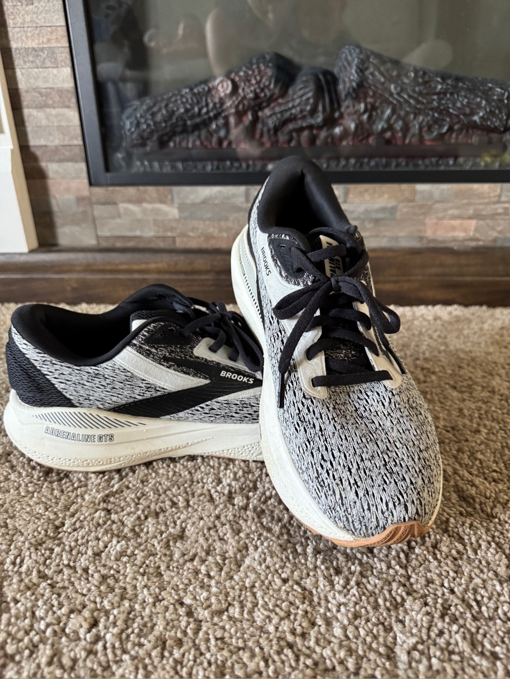 Like New Women’s Brooks Running Shoes
